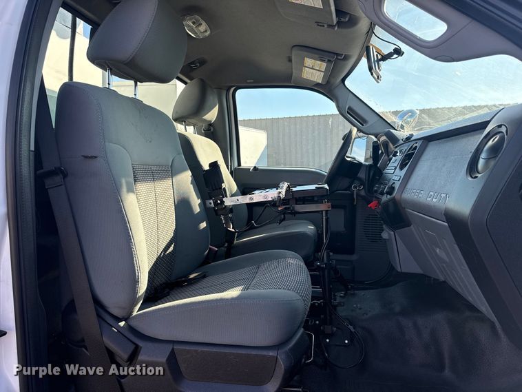 image for item EG1763 2011 Ford F450 Super Duty bucket truck