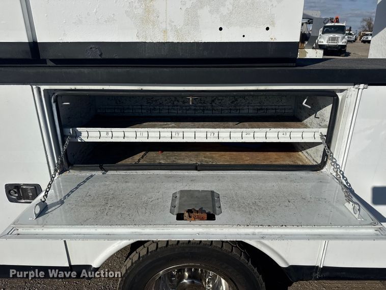 image for item EG1764 2011 Ford F450 Super Duty XL bucket truck