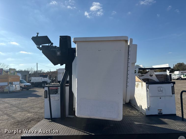 image for item EG1764 2011 Ford F450 Super Duty XL bucket truck