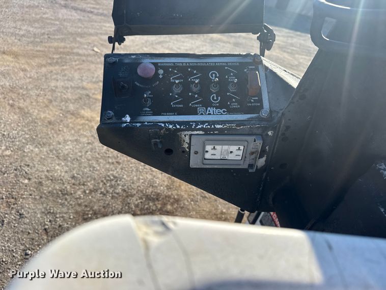 image for item EG1764 2011 Ford F450 Super Duty XL bucket truck