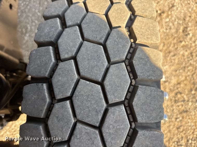 image for item EG1764 2011 Ford F450 Super Duty XL bucket truck