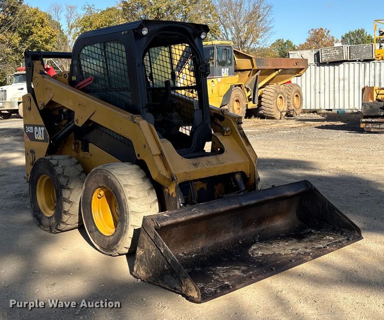 MINI CARGADOR SOBRE RUEDAS 2014 CATERPILLAR 242D