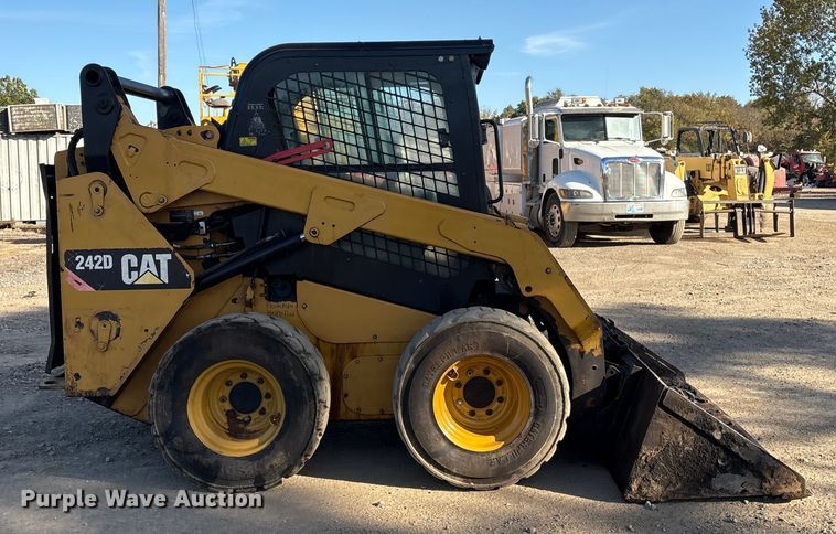 MINI CARGADOR SOBRE RUEDAS 2014 CATERPILLAR 242D