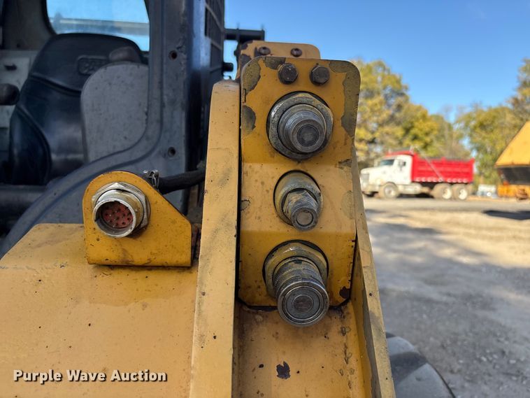 image for item EG8271 2014 Caterpillar 242D skid steer loader