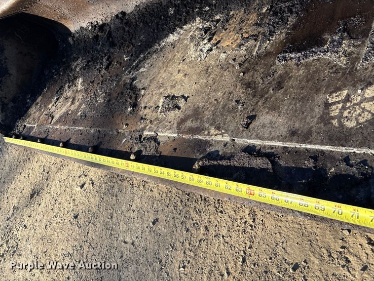 image for item EG8271 2014 Caterpillar 242D skid steer loader