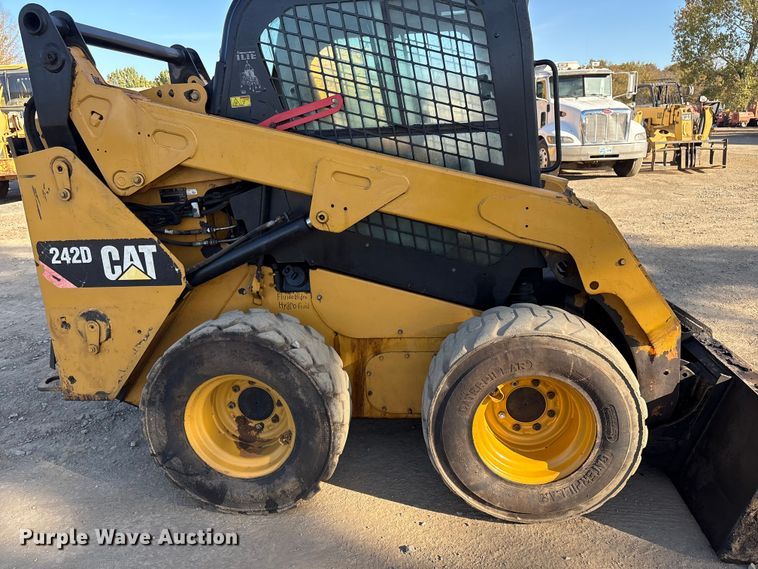 image for item EG8271 2014 Caterpillar 242D skid steer loader