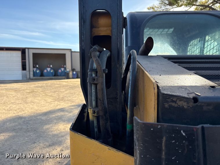 image for item EG8271 2014 Caterpillar 242D skid steer loader