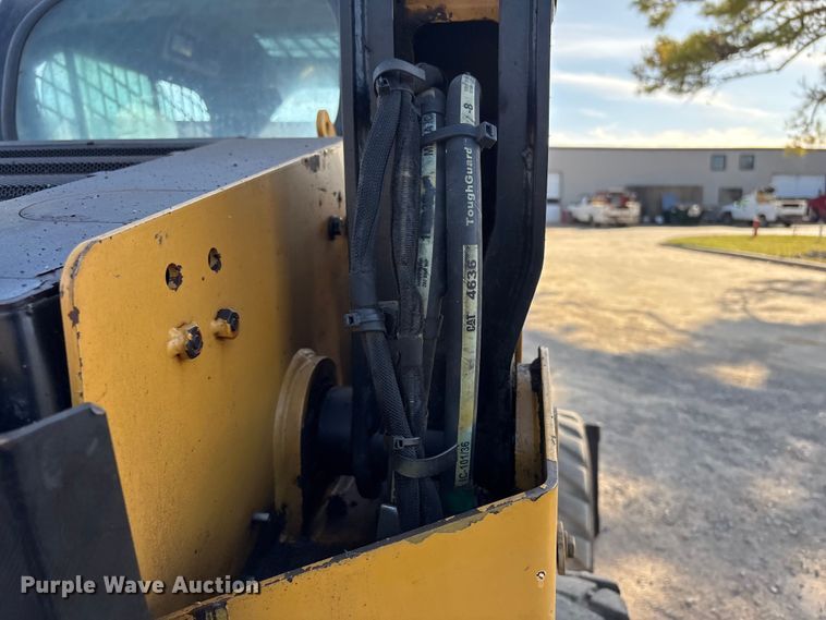 image for item EG8271 2014 Caterpillar 242D skid steer loader