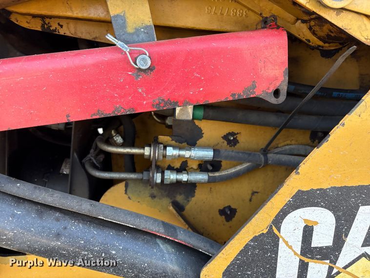 image for item EG8271 2014 Caterpillar 242D skid steer loader