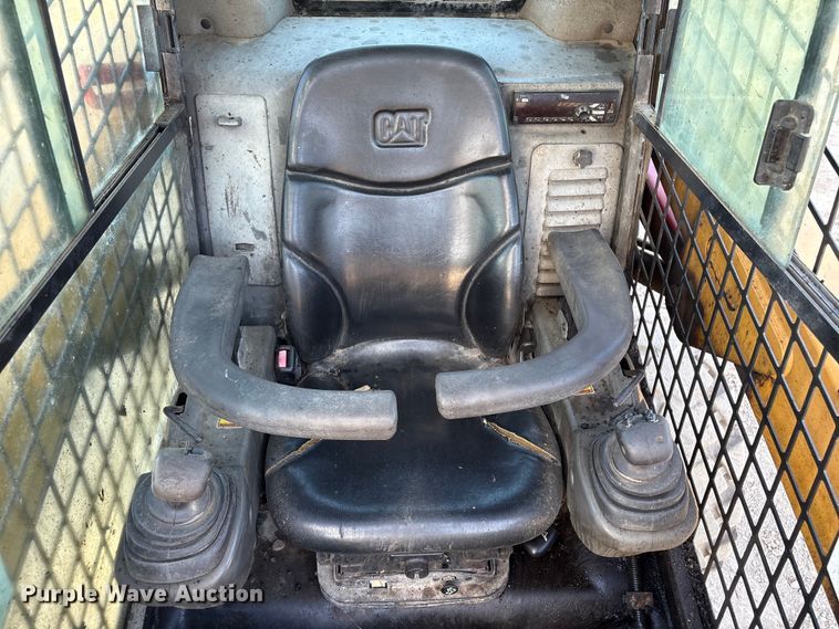 image for item EG8271 2014 Caterpillar 242D skid steer loader