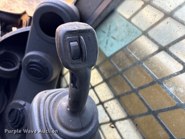 image for item EG8271 2014 Caterpillar 242D skid steer loader