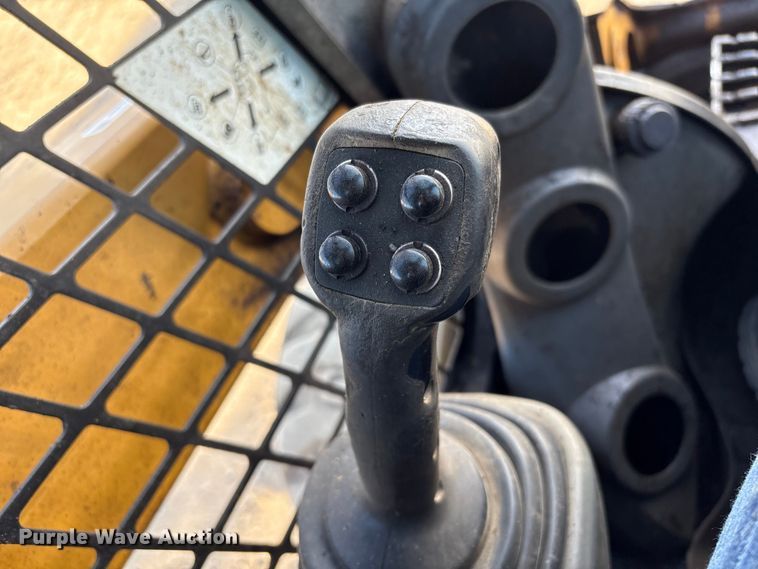 image for item EG8271 2014 Caterpillar 242D skid steer loader