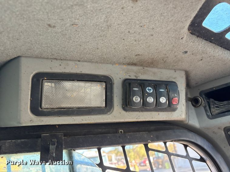 image for item EG8271 2014 Caterpillar 242D skid steer loader