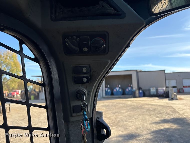 image for item EG8271 2014 Caterpillar 242D skid steer loader