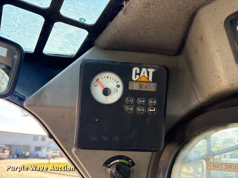 image for item EG8271 2014 Caterpillar 242D skid steer loader
