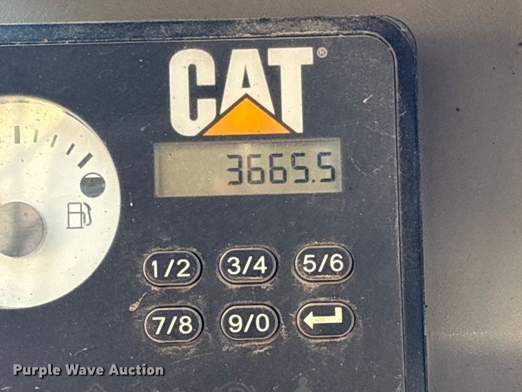 image for item EG8271 2014 Caterpillar 242D skid steer loader