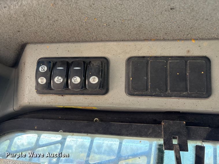 image for item EG8271 2014 Caterpillar 242D skid steer loader