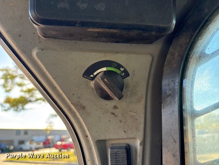 image for item EG8271 2014 Caterpillar 242D skid steer loader