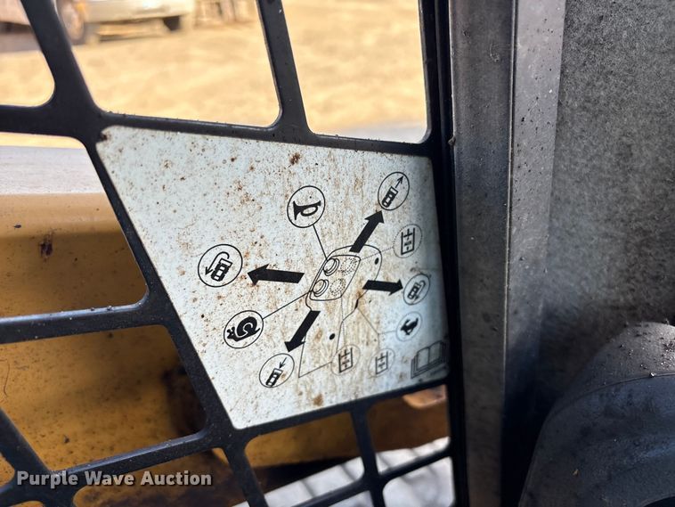 image for item EG8271 2014 Caterpillar 242D skid steer loader