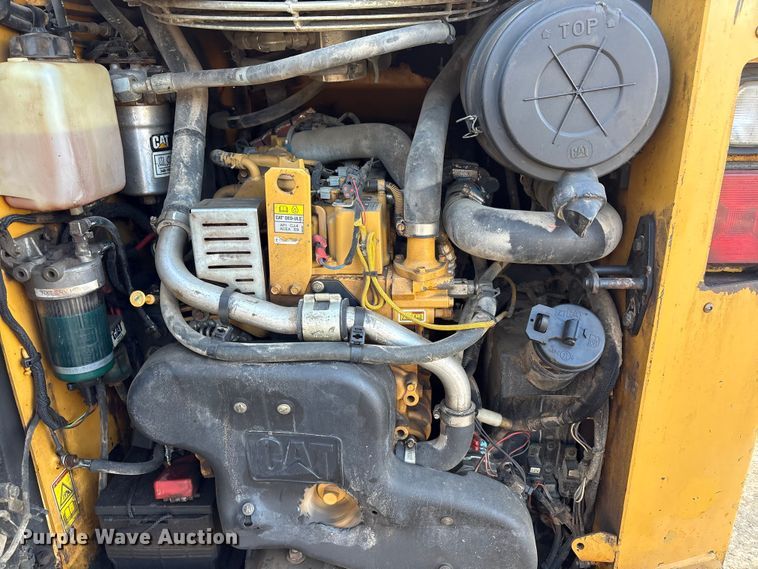 image for item EG8271 2014 Caterpillar 242D skid steer loader