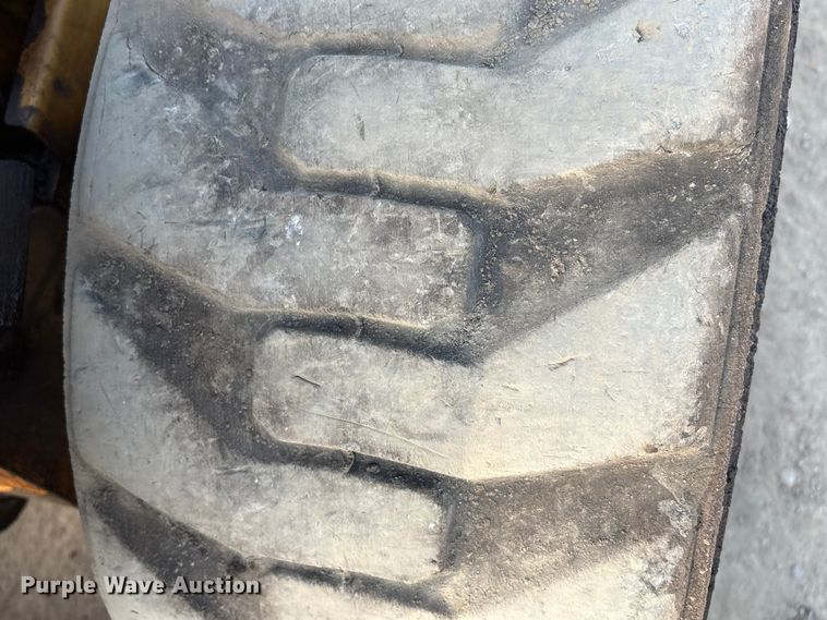 image for item EG8271 2014 Caterpillar 242D skid steer loader