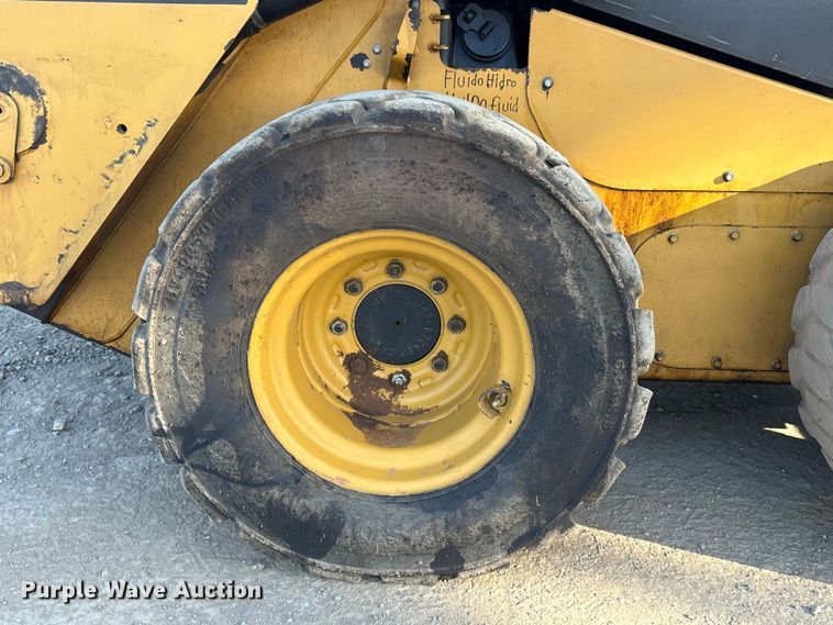 image for item EG8271 2014 Caterpillar 242D skid steer loader