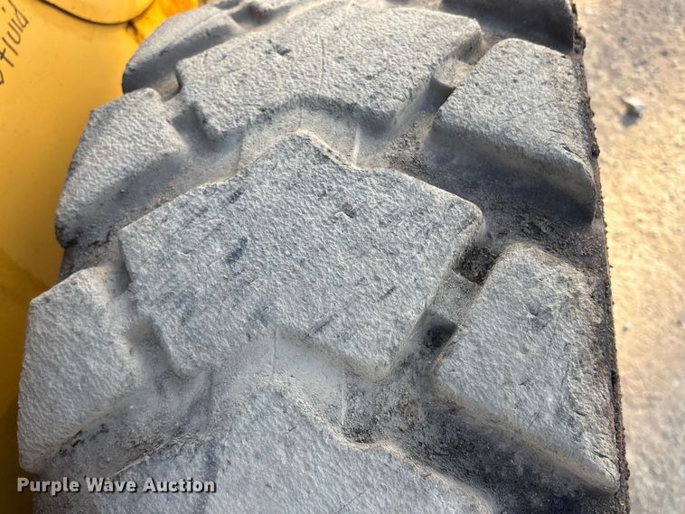 image for item EG8271 2014 Caterpillar 242D skid steer loader