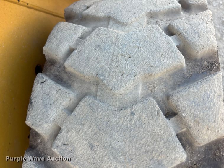 image for item EG8271 2014 Caterpillar 242D skid steer loader