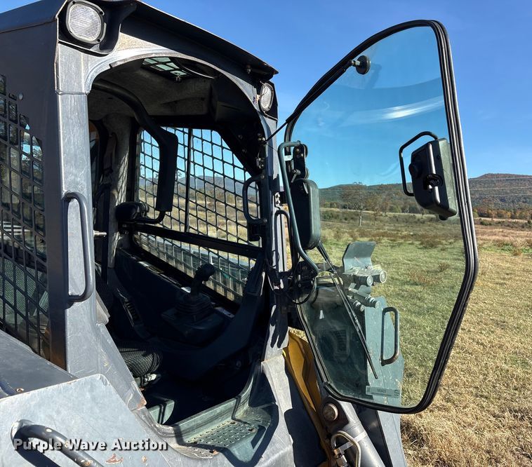 image for item EG8281 2013 John Deere 333DT tracked skid steer loader