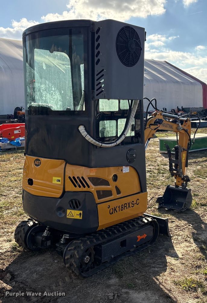 EXCAVADORA AGT QK18RXSC