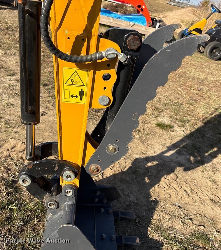 image for item EG8289 AGT QK18RXS-C mini excavator