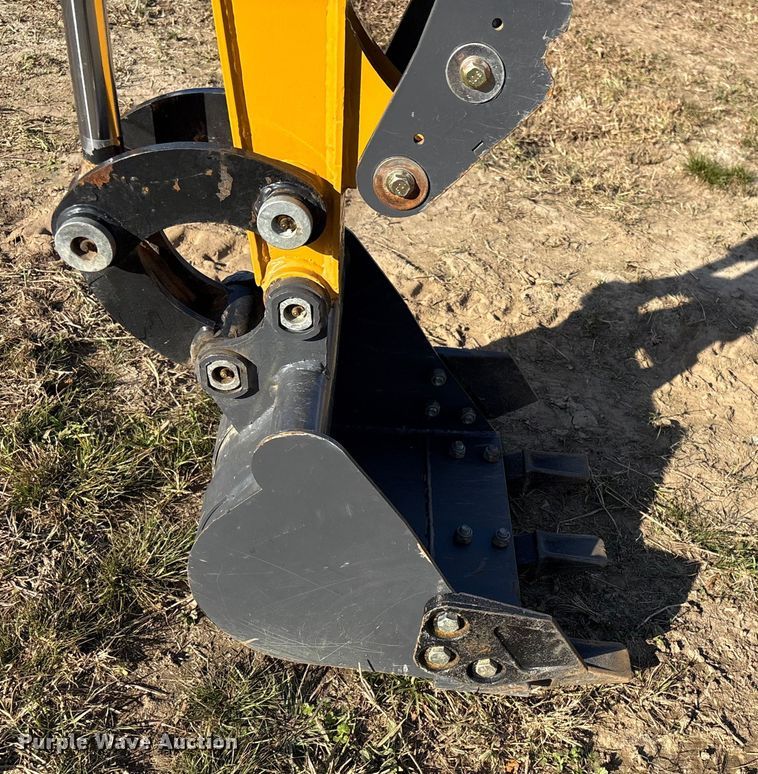 image for item EG8289 AGT QK18RXS-C mini excavator