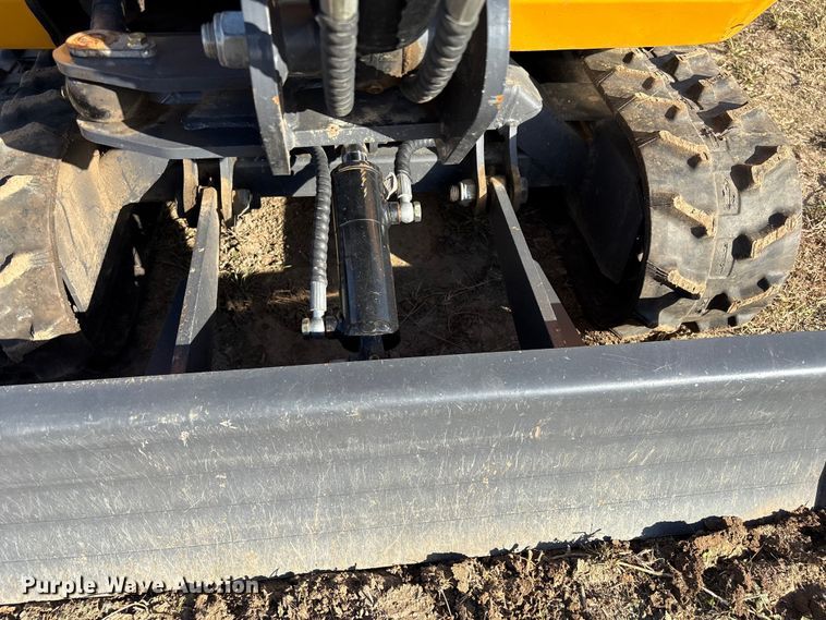 image for item EG8289 AGT QK18RXS-C mini excavator