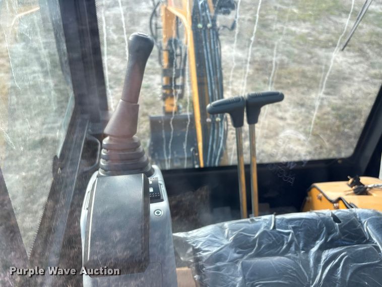 image for item EG8289 AGT QK18RXS-C mini excavator