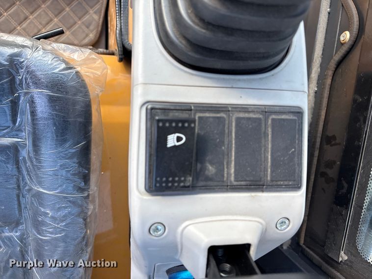 image for item EG8289 AGT QK18RXS-C mini excavator