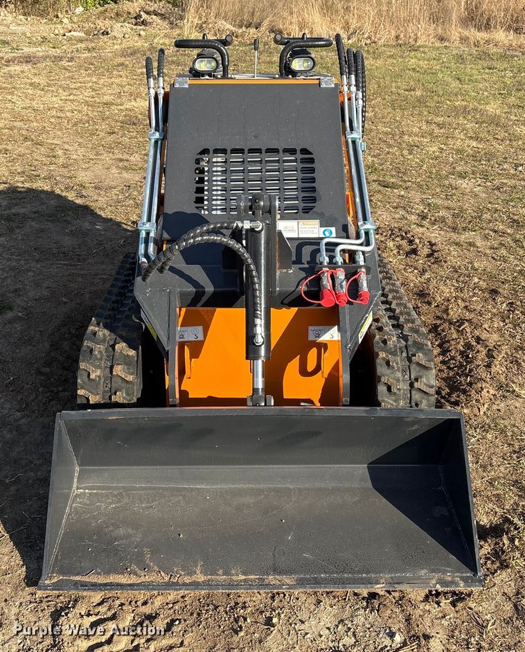 image for item EG8290 2025 LandHero LDH-T460 compact utility loader