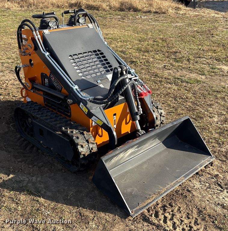 image for item EG8290 2025 LandHero LDH-T460 compact utility loader