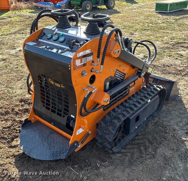 image for item EG8290 2025 LandHero LDH-T460 compact utility loader