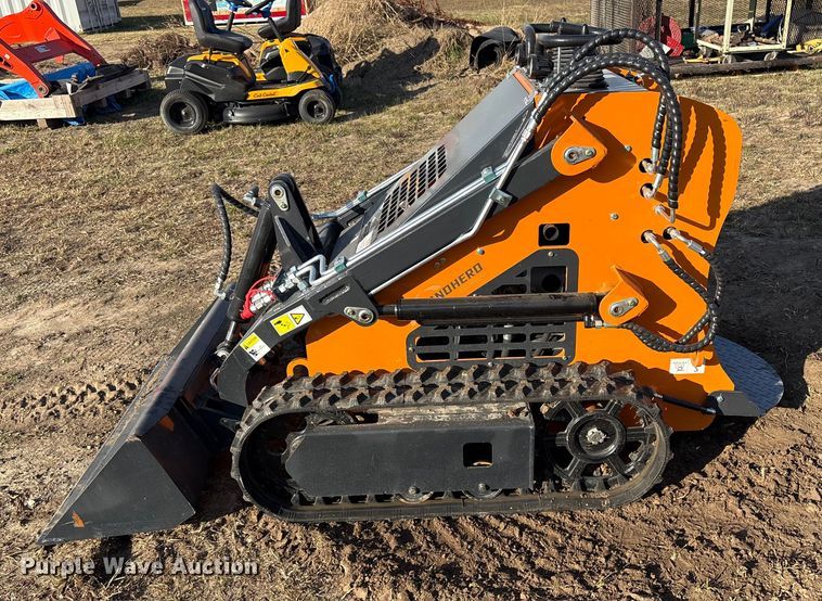 image for item EG8290 2025 LandHero LDH-T460 compact utility loader