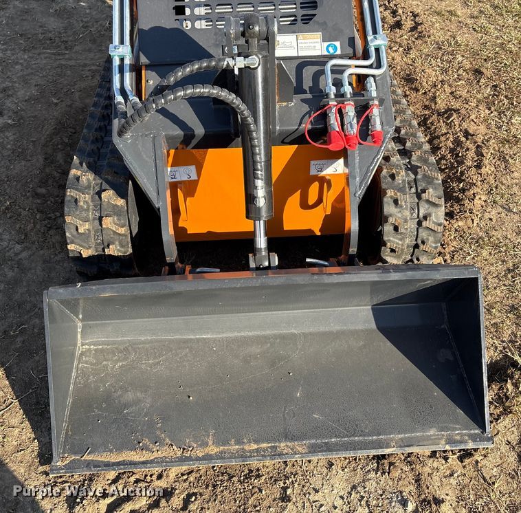 image for item EG8290 2025 LandHero LDH-T460 compact utility loader