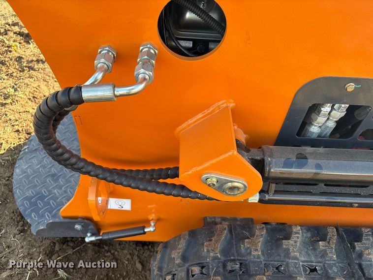 image for item EG8290 2025 LandHero LDH-T460 compact utility loader