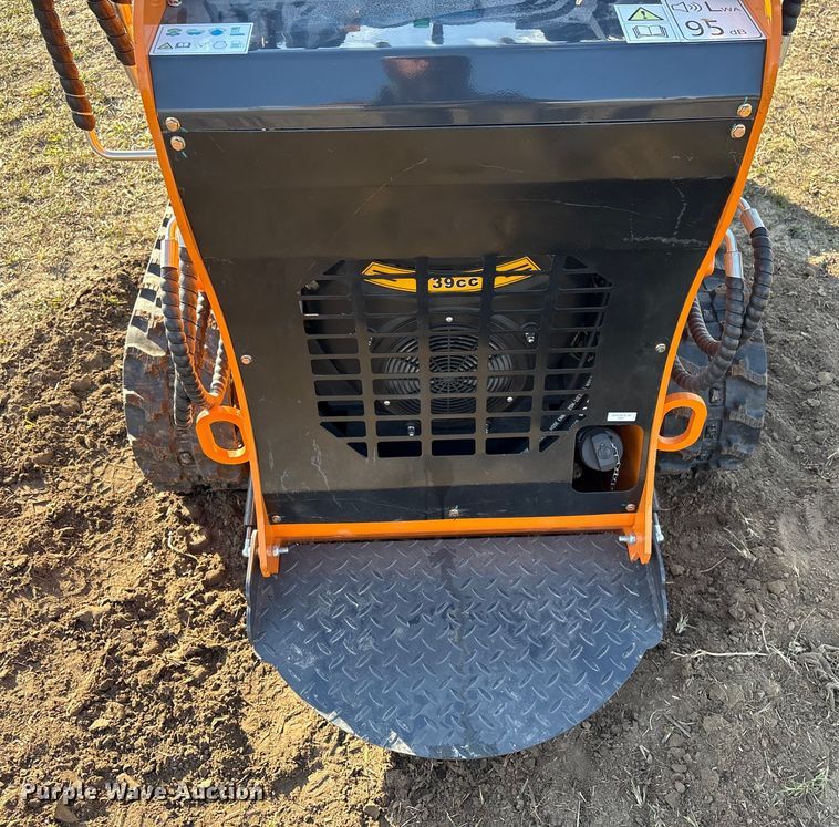 image for item EG8290 2025 LandHero LDH-T460 compact utility loader