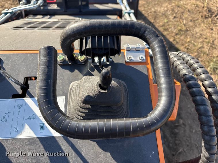 image for item EG8290 2025 LandHero LDH-T460 compact utility loader