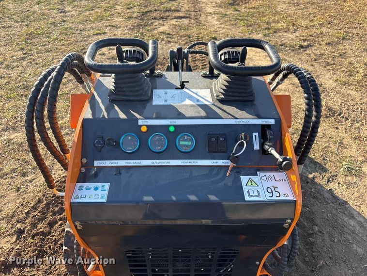 image for item EG8290 2025 LandHero LDH-T460 compact utility loader