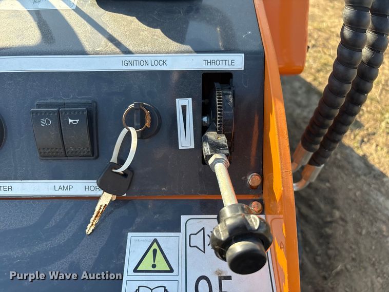 image for item EG8290 2025 LandHero LDH-T460 compact utility loader