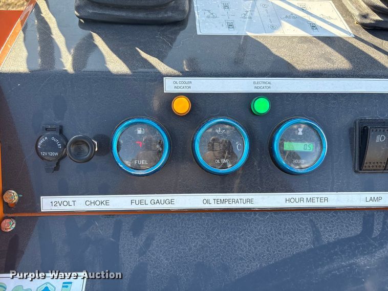 image for item EG8290 2025 LandHero LDH-T460 compact utility loader