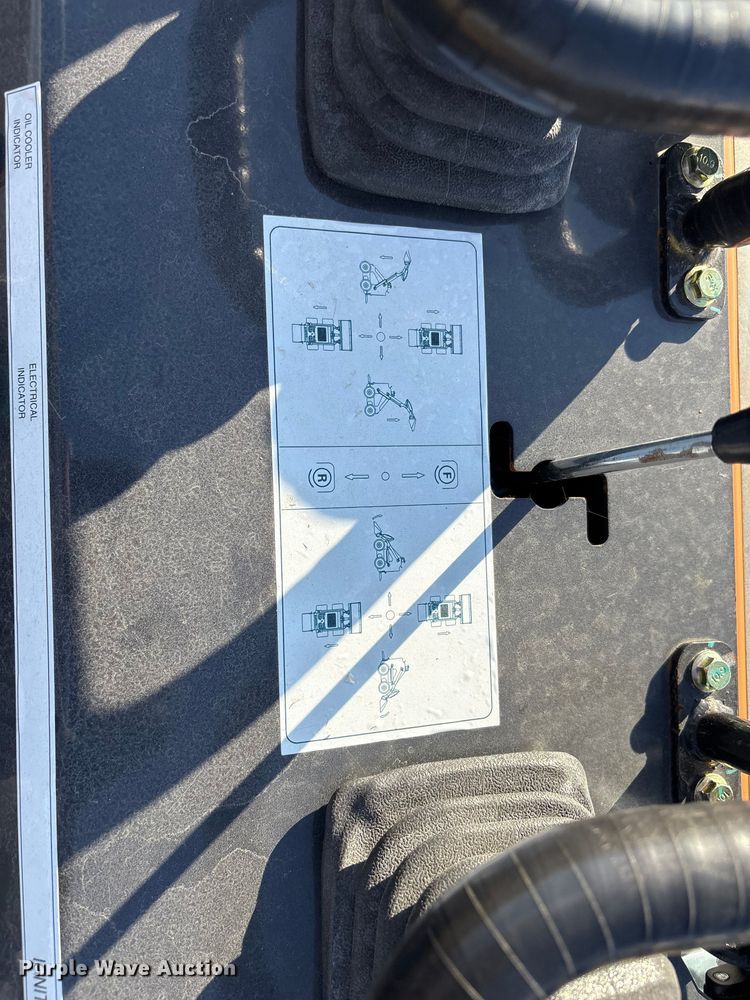 image for item EG8290 2025 LandHero LDH-T460 compact utility loader