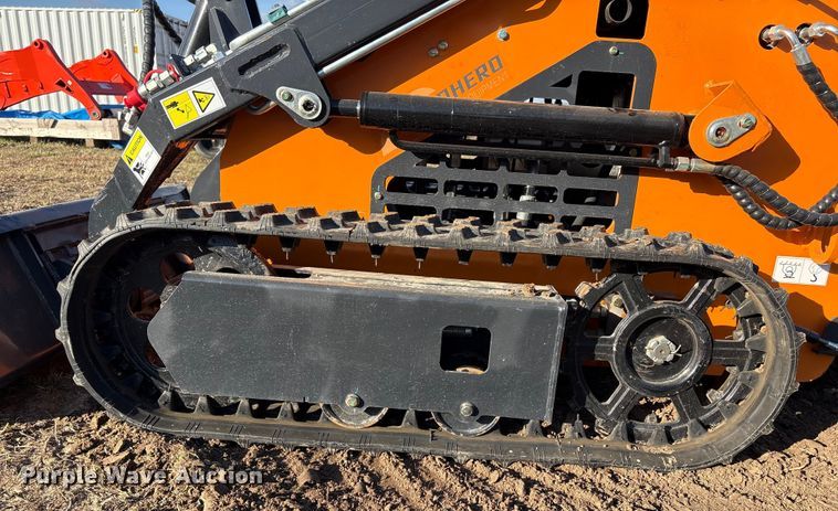 image for item EG8290 2025 LandHero LDH-T460 compact utility loader