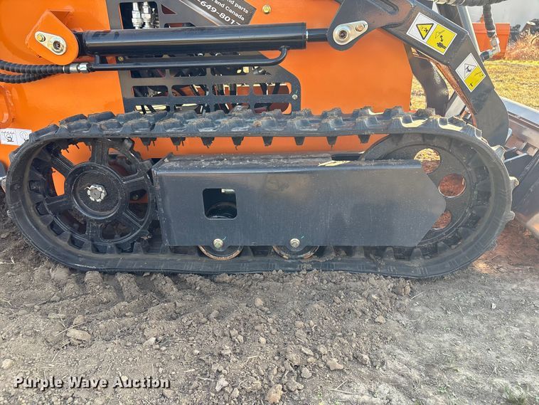 image for item EG8290 2025 LandHero LDH-T460 compact utility loader