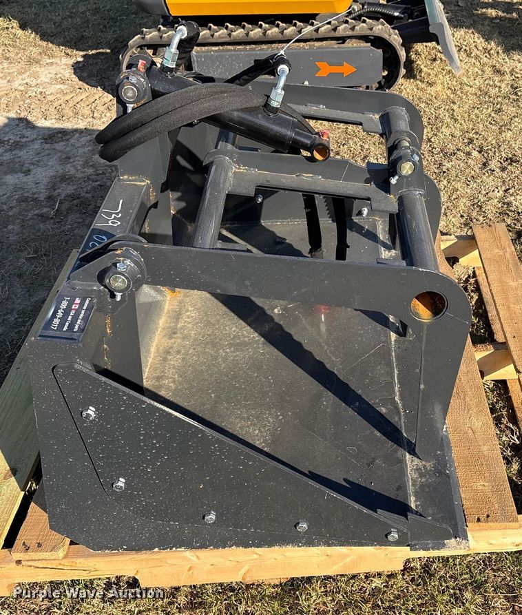 image for item EG8290 2025 LandHero LDH-T460 compact utility loader